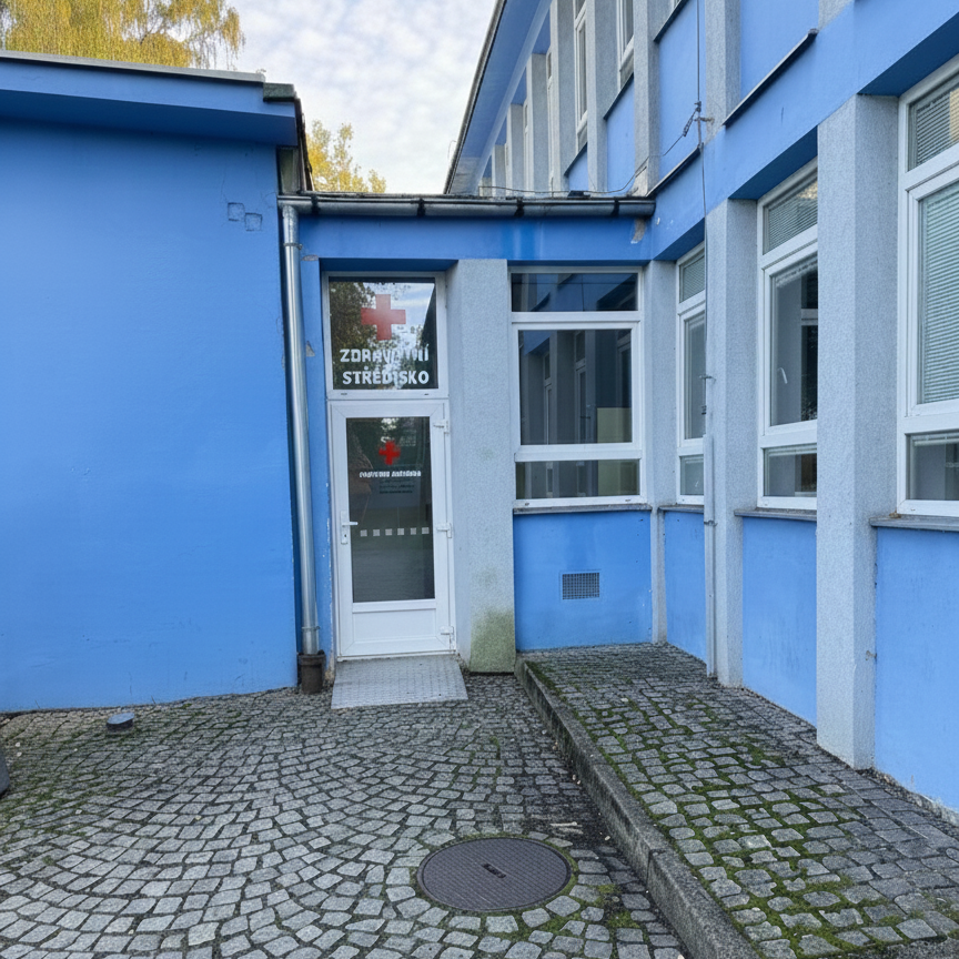 Vchod do budovy (DENTIKAZR, Žďár nad Sázavou)